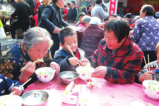 邯鄲叢臺區：200多位老人樂享餃子宴