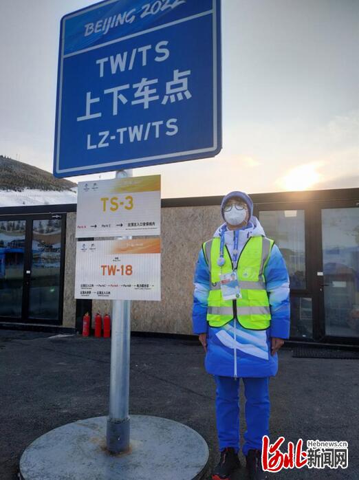 1志愿者李俊翰在工作中.jpg